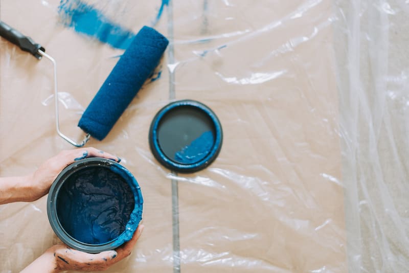 Photo of blue paint and roller by Anete Lusina