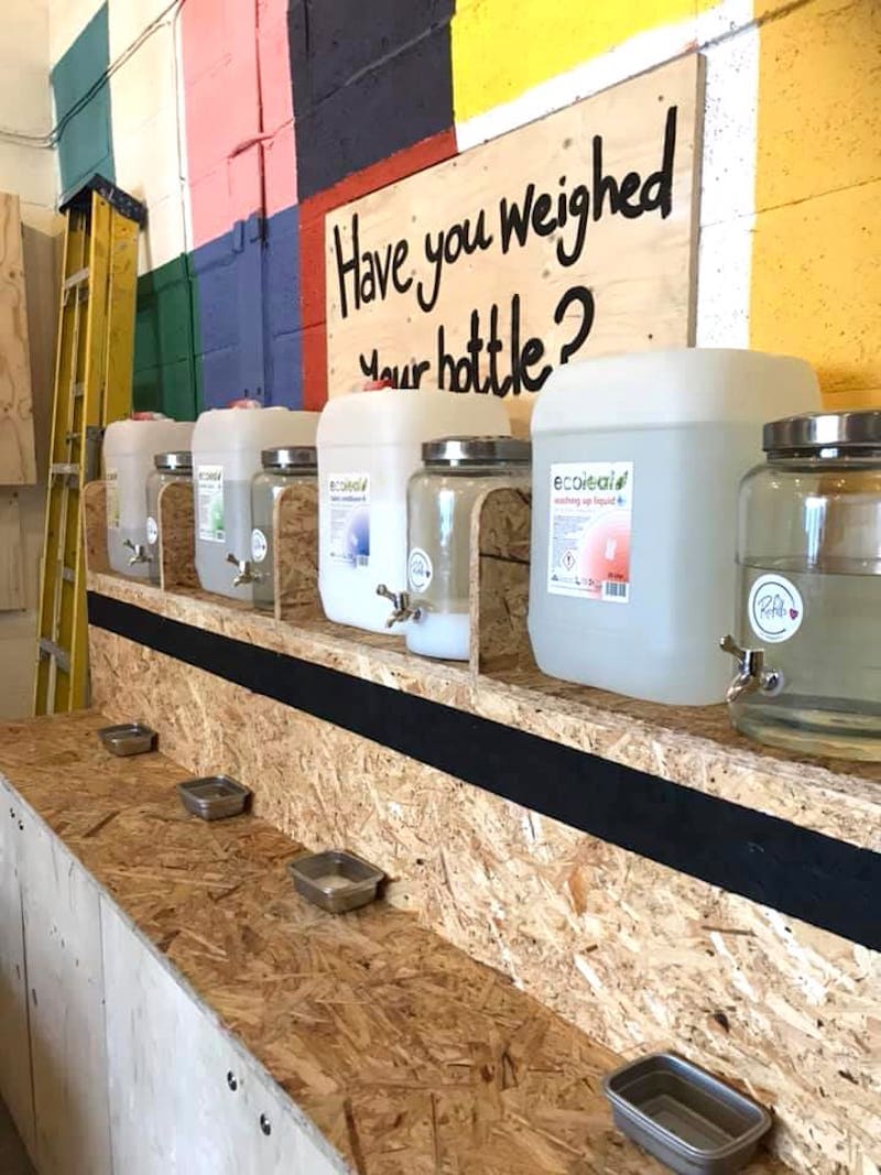 Refill containers